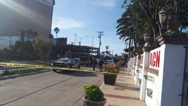 Familia de turistas es agredida a tiros por presuntos 'jaladores' en Rosarito