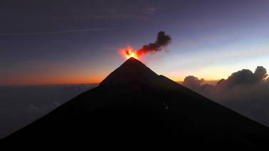 El volcán de Fuego de Guatemala registra hasta 12 explosiones por hora