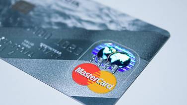 Visa y Mastercard planean aumentar comisiones de las tarjetas de crédito, según WSJ