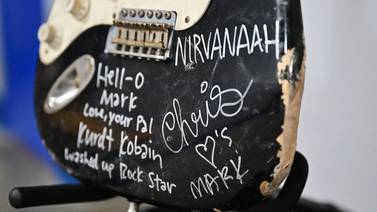 Subastan la guitarra rota de Kurt Cobain por $600,000