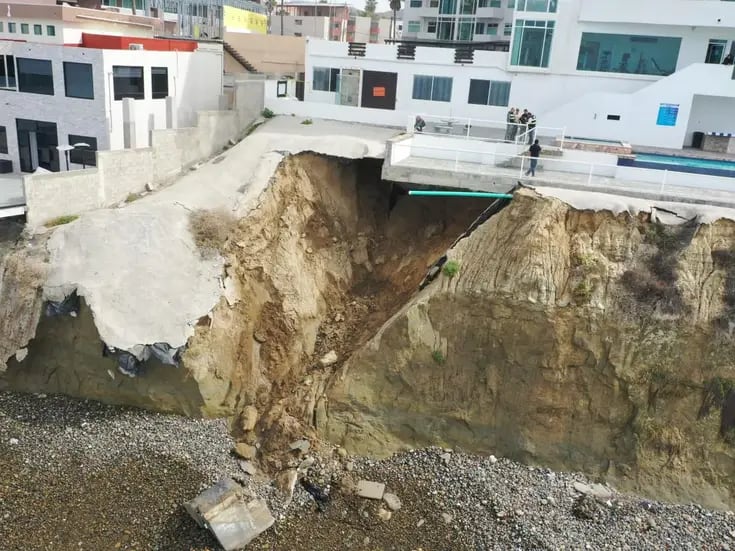 Atiende Ayuntamiento deslave en Playas de Tijuana