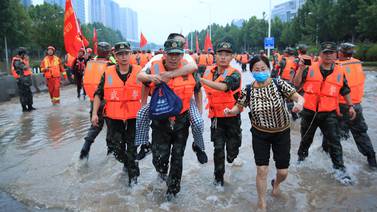 Al menos 300 muertos y 50 desaparecidos por inundaciones en China 