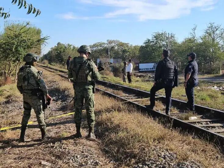 Mueren dos hombres arrollados por trenes de carga en Sinaloa