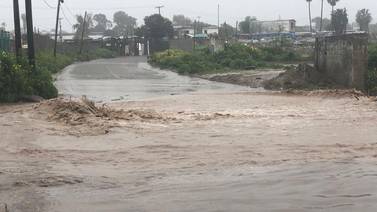 Lluvias en Rosarito provocan inundaciones en principales vialidades
