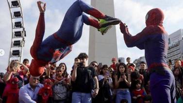 "Spider-mans" argentinos rompen récord mundial de disfrazados del superhéroe