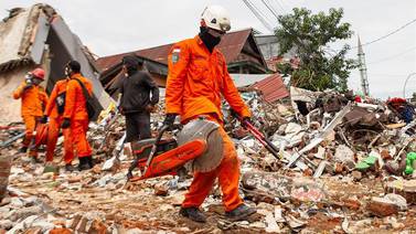 Ascienden a 46 los muertos del sismo en Indonesia central