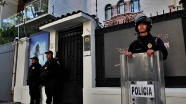 Ecuador anuncia el cierre de sus consulados en México