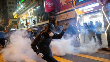 Regresan los enfrentamientos a las calles de Hong Kong en Nochebuena