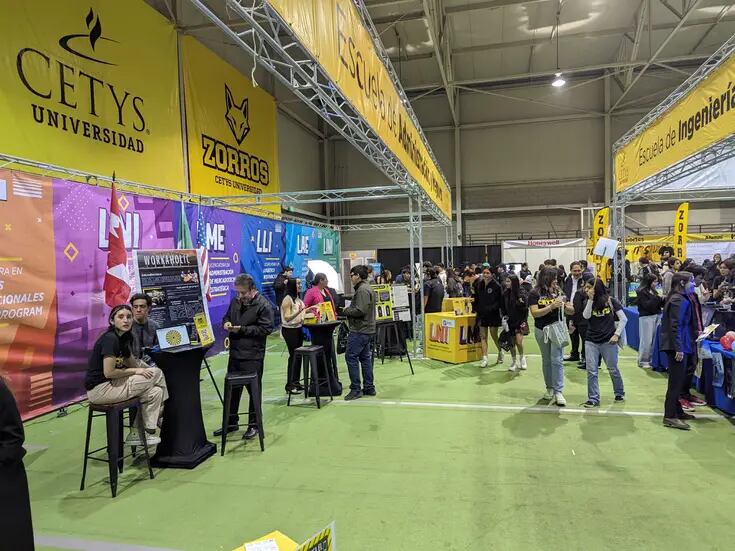 Cientos de jóvenes conocen la extensa oferta educativa en Expo CETYS 2024