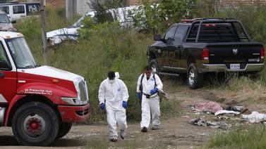 Activistas hallan cinco restos óseos en fosa clandestina al Sur de CDMX