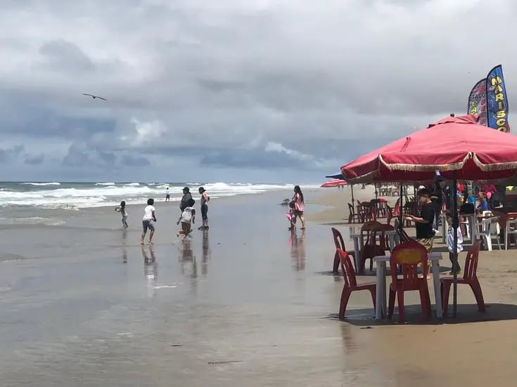 Vigilan playa salvavidas de Rosarito