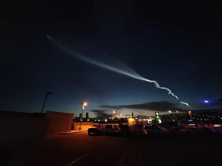 Así se vio el cohete Falcon 9 de SpaceX en Tijuana