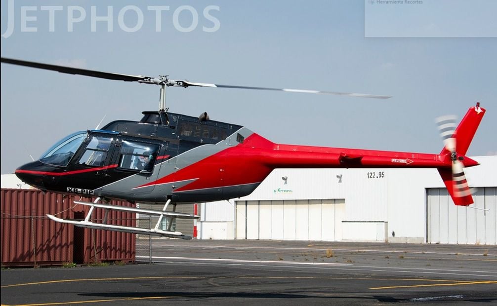 Helicóptero Bell 206B, modelo como el que sufrió la caída tras estrellarse contra una bodega de Coyoacán, CDMX.