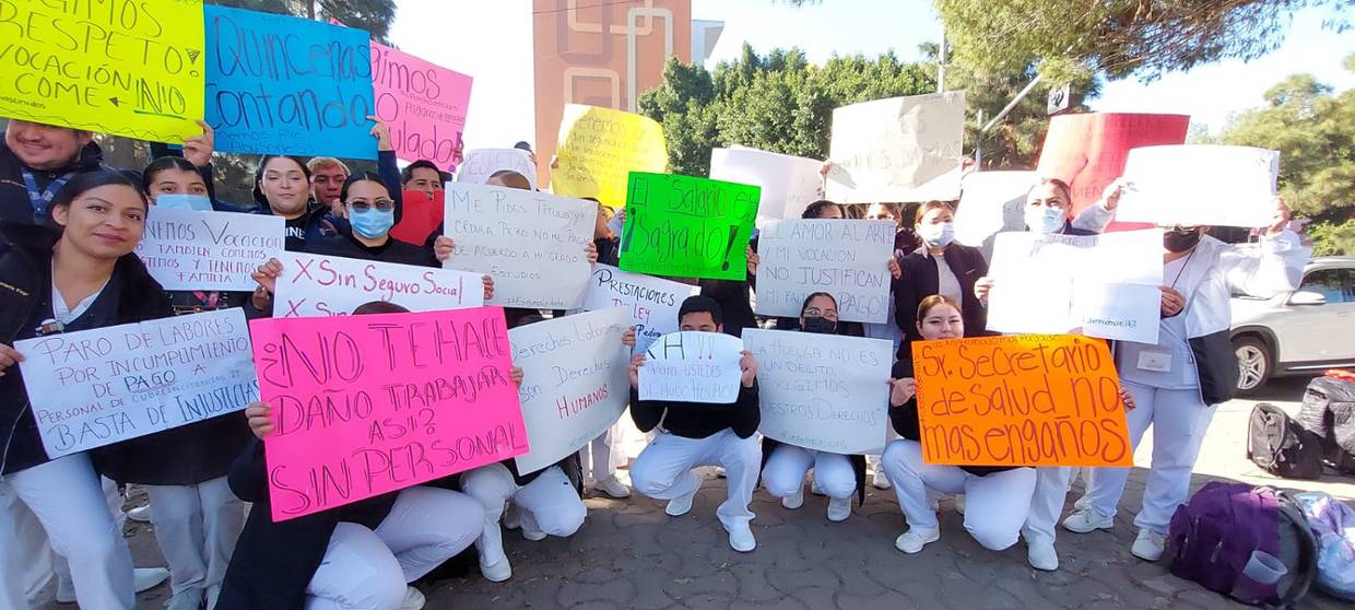 Los inconformes cumplieron 24 horas de protesta a las afueras del Hospital General de Tijuana.