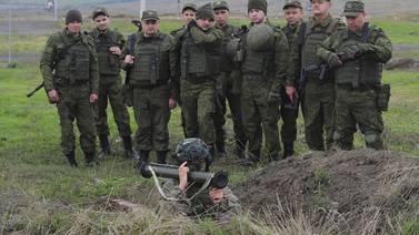 Rusia avanza en su invasión a Ucrania, mientras protestas se llevan a cabo en Moscú