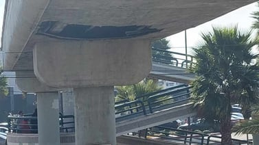 Peatones esperan reparación de puente