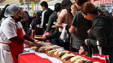 Casa ley invita a mexicalenses a partir la tradicional rosca de reyes
