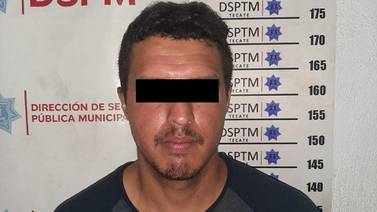 Prófugo es detenido con auto robado en Tecate