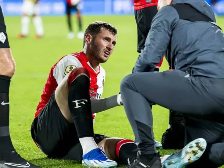 Santiago Giménez es duda en el Feyenoord para el partido del domingo contra el NEC
