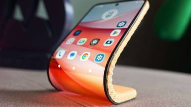 Un smartphone que se dobla y se adapta a tu estilo: así es el celular flexible de Motorola