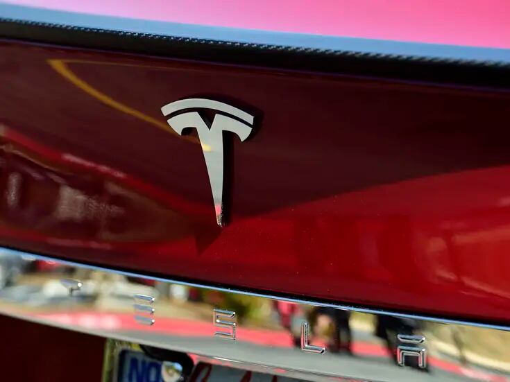 Tesla llama a revisión a casi 200 mil autos en EU por fallas en sus cámaras