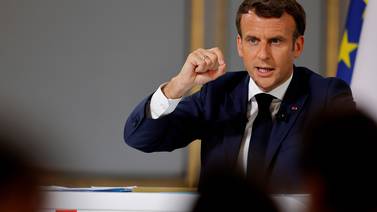 Presidente de Francia considera posible entrar en guerra