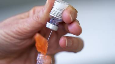 Cirujano General de Florida pide detener las vacunas de Pfizer y Moderna: "Es riesgo elevado para la salud humana"