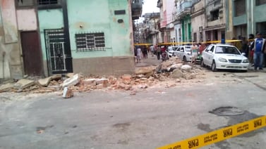 Mueren 3 niñas tras desprenderse el balcón de un edificio en La Habana Vieja