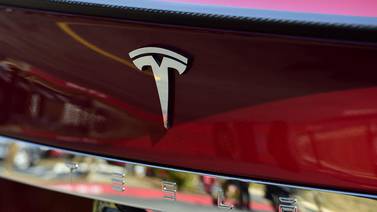 Tesla llama a revisión a casi 200 mil autos en EU por fallas en sus cámaras
