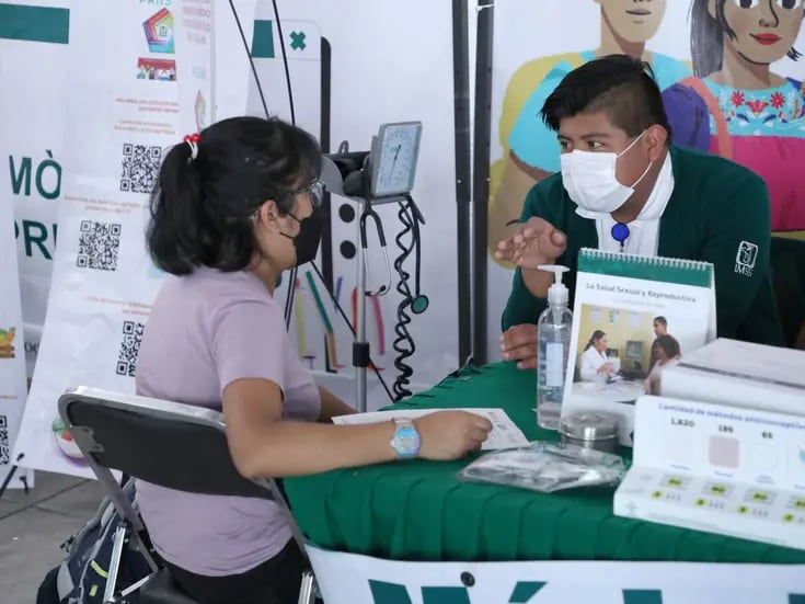 IMSS aplica vacuna contra el Virus del Papiloma Humano a mujeres adolescentes en México