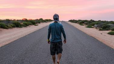 La historia del hombre italiano que caminó 450 km durante 7 días sin descanso tras una discusión con su esposa