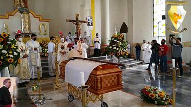 Dan el último adiós al padre Teodoro Enrique Pino; destacan su entrega