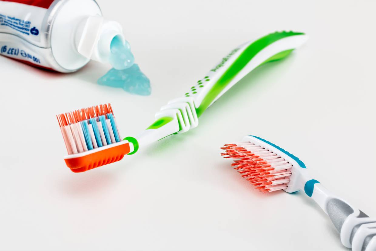 El flúor, un componente clave en la prevención de la caries dental, funciona mejor cuando se deja sin perturbaciones en los dientes durante unos minutos. Foto: Pixabay