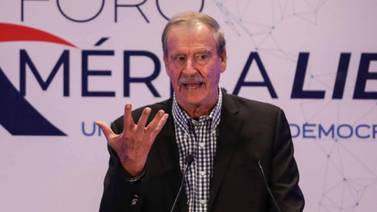 Noroña realiza consulta "a mano alzada" para decidir el futuro de Vicente Fox en "X"