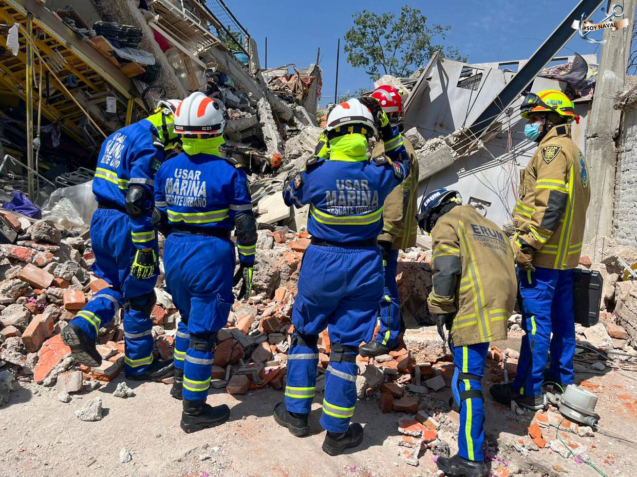 Tras la explosión en Tlalpan, 45 viviendas resultaron dañadas, principalmente en cristales y muros. La alcaldía ofrece apoyo de hasta 30 mil pesos para reparaciones urgentes. Foto: @SEMAR_mx en X