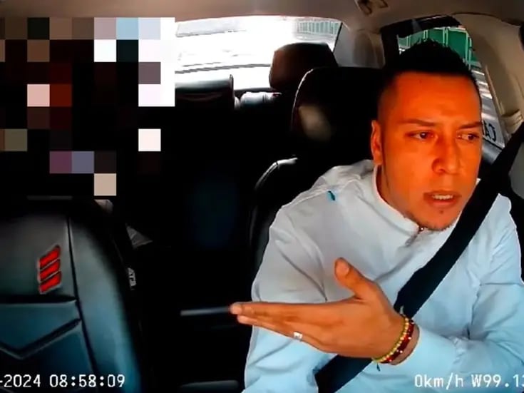 Captan a mujer amenazando a taxista con “acusarlo de acoso” por manejar lento