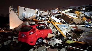 Tornado en Tennessee deja al menos seis muertos y grandes destrozos
