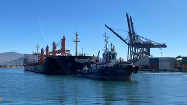 Cumplen con remoción de buque abandonado en Ensenada 