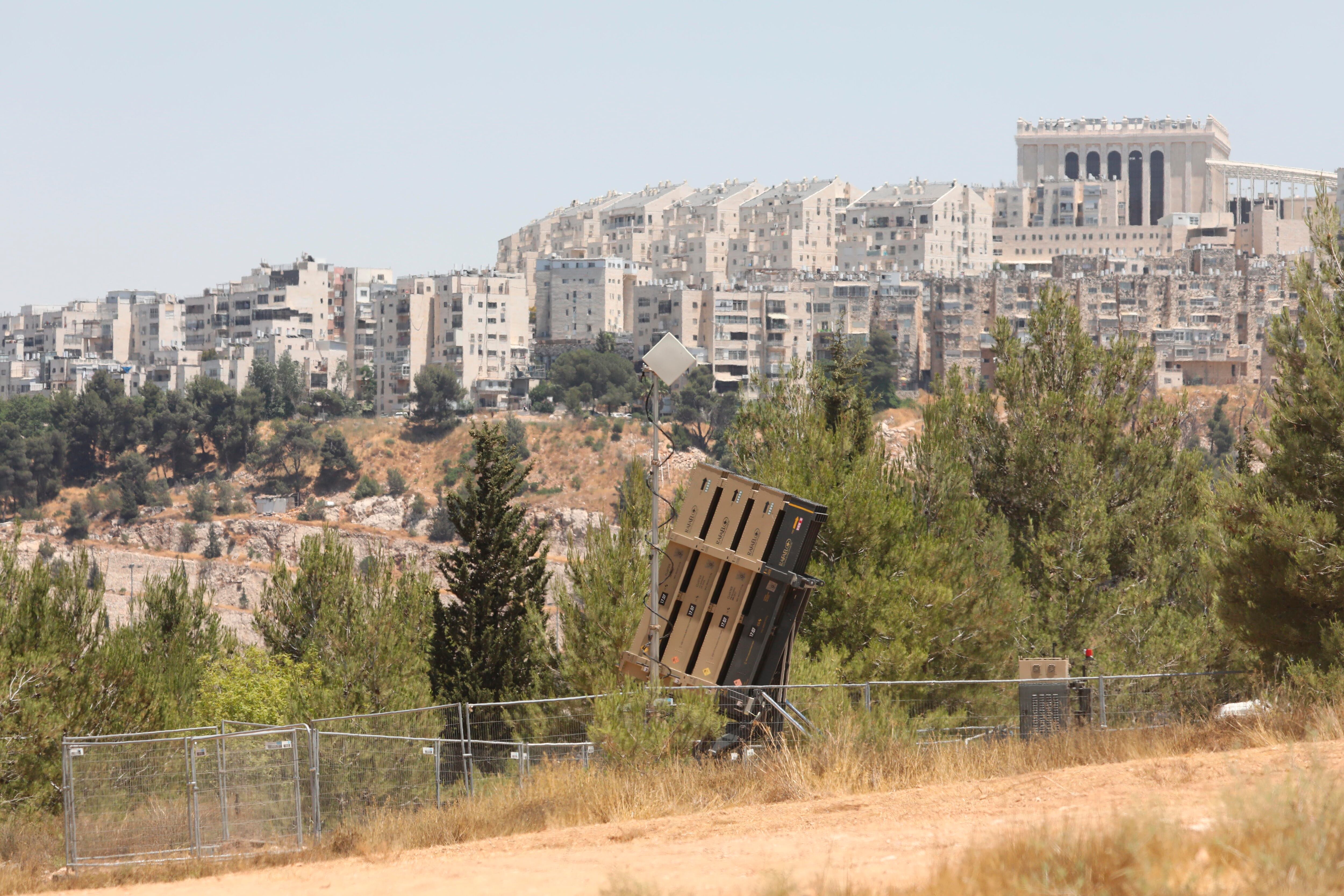 Batería antimisiles israelí desplegada a la entrada de Jerusalén, Israel, el 15 de junio de 2021, tras las amenazas de la organización palestina Hamas si la marcha de la bandera pasaba por la ciudad vieja de Jerusalén. EFE/EPA/ABIR SULTAN
