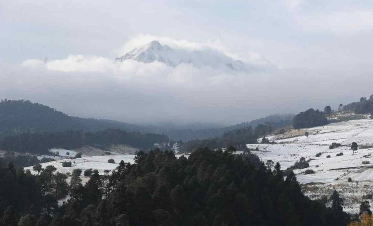 Nieve cubre de blanco el Nevado de Toluca. Foto: Jorge Alvarado
