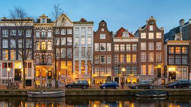 Ámsterdam prohibirá la construcción de hoteles nuevos para frenar el turismo de masas