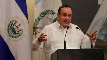 Senado invita a México a presidente de Guatemala