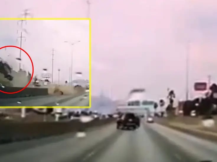 VIDEO: Auto vuelca y sale “volando” en aparatoso accidente en Saltillo