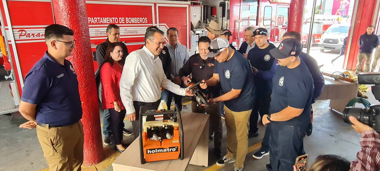 Fortaleciendo los lazos entre el cuerpo de bomberos de Phoenix y Hermosillo
