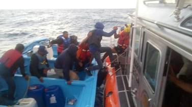 Rescata Marina a 15 personas de embarcación averiada frente a La Misión