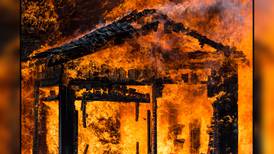 Hombre ebrio incendia su casa con toda su familia dentro en Guasave, Sinaloa