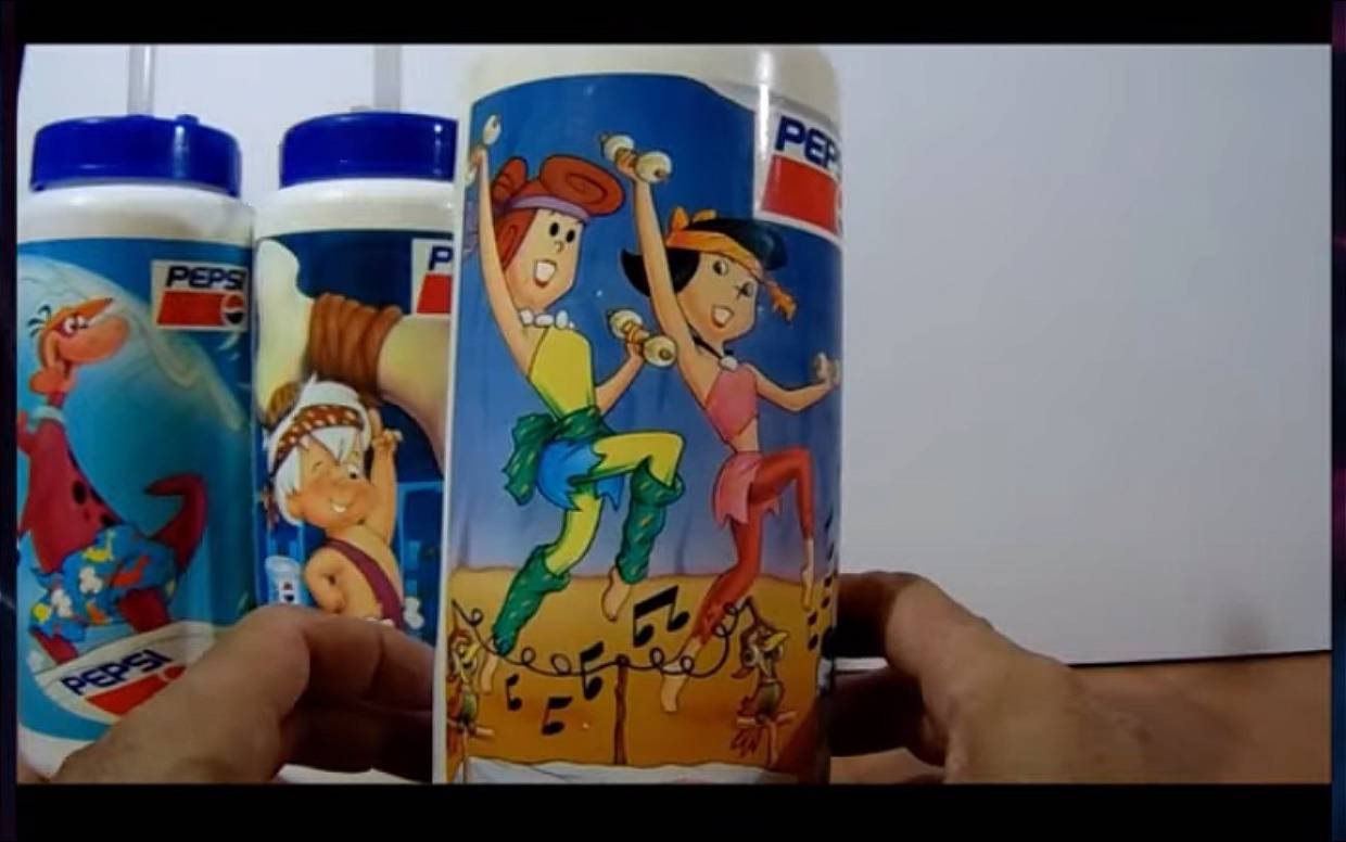 Un viaje nostálgico a través de los Pepsilindros: Desde los Looney Tunes hasta los Picapiedra. // Foto: Captura de video @MundodePao