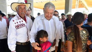 FOTOS Y VIDEO: Entre cantos y bailes celebra AMLO su cumpleaños 70 en Sonora junto a los Pueblos Yaquis