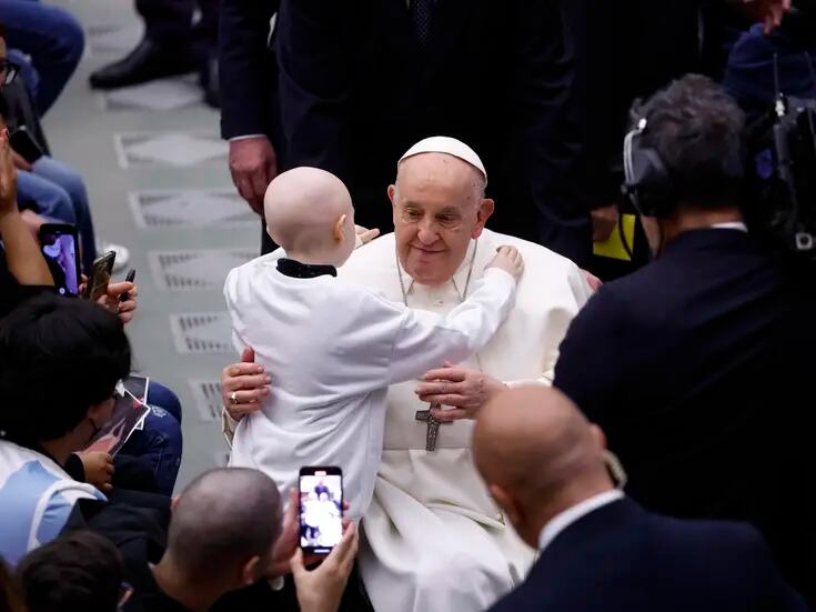 Papa Francisco renuncia a discurso por temas de salud; utiliza silla de ruedas