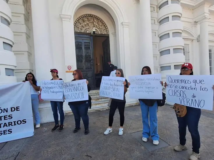 Huelga en Unison: Se manifiestan alumnos en Palacio de Gobierno; exigen audiencia con Gobernador